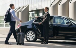 Why Tourists Prefer Chauffeur Services in Dubai