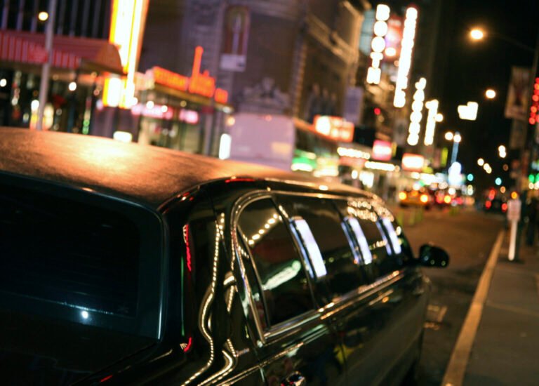 What Is the Best Limo Service Downtown Chicago for Luxury and Reliable Travel?