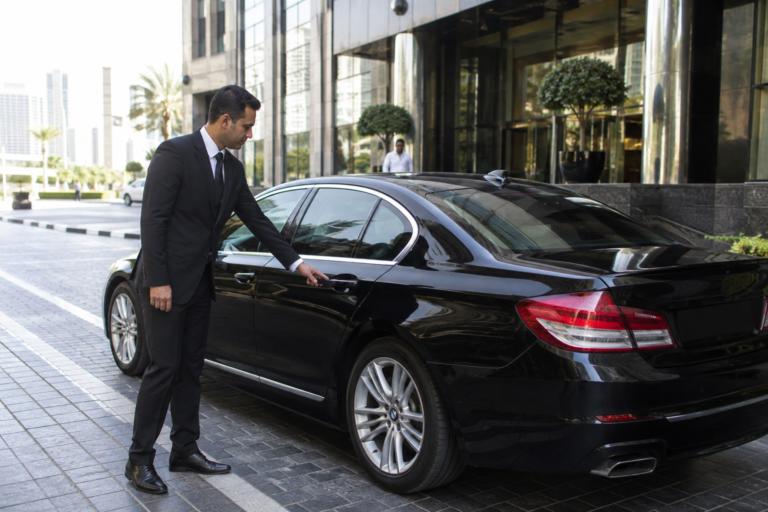 5 Things to Avoid While Choosing a Car with Driver in UAE