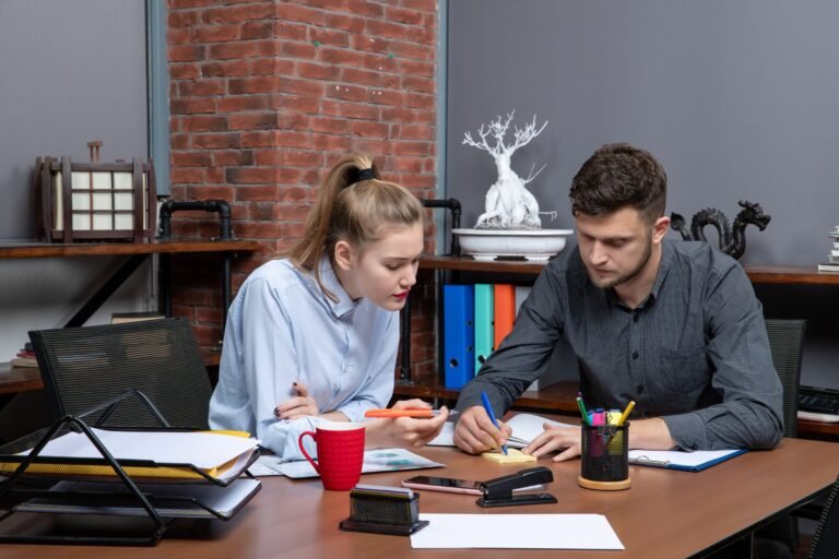 How Dissertation Experts Help Students Choose the Right Dissertation Topic