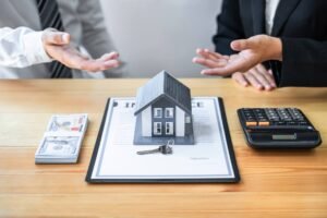 Why Working With a Real Estate Lawyer in Illinois Can Save You Trouble